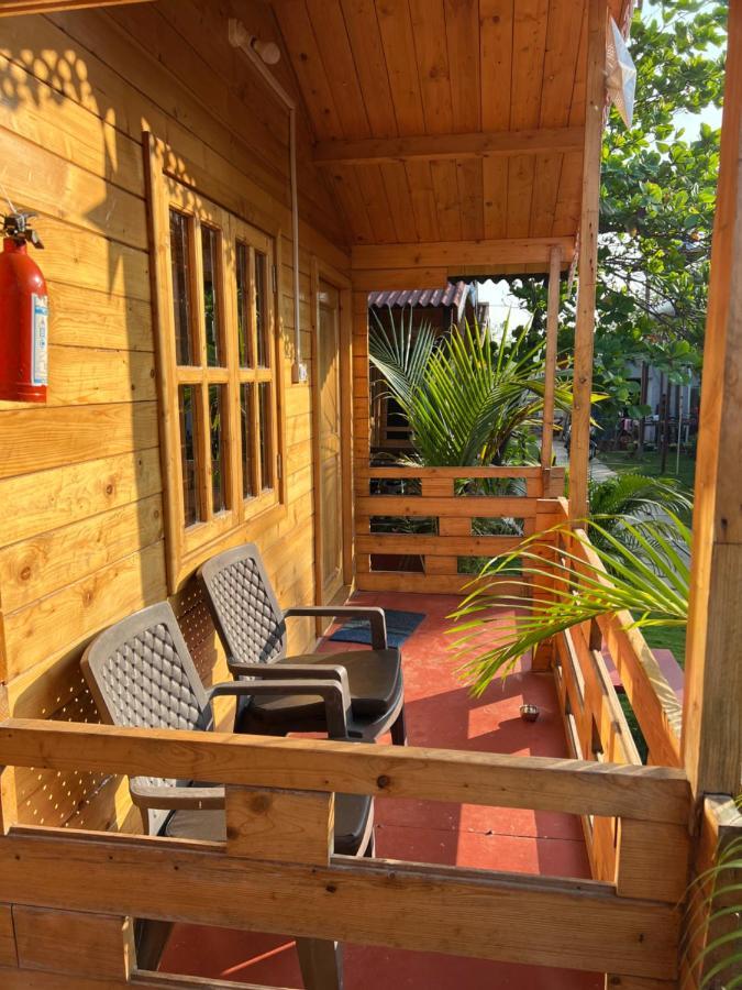 Happy Shack Beach And Wooden Huts Колва Екстер'єр фото