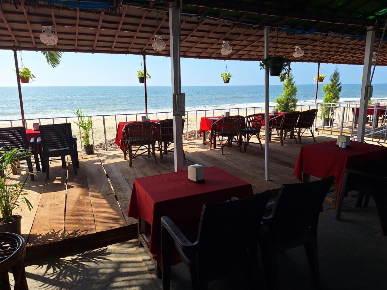 Happy Shack Beach And Wooden Huts Колва Екстер'єр фото